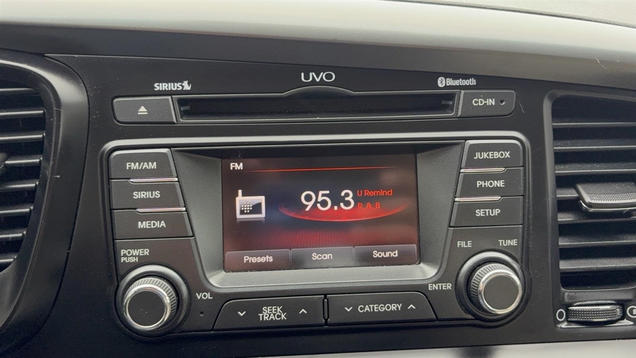 Kia Optima Hybrid Sedan 2011