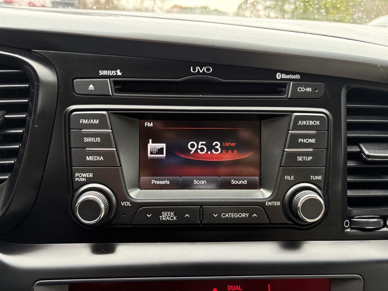 Kia Optima Hybrid Sedan 2011