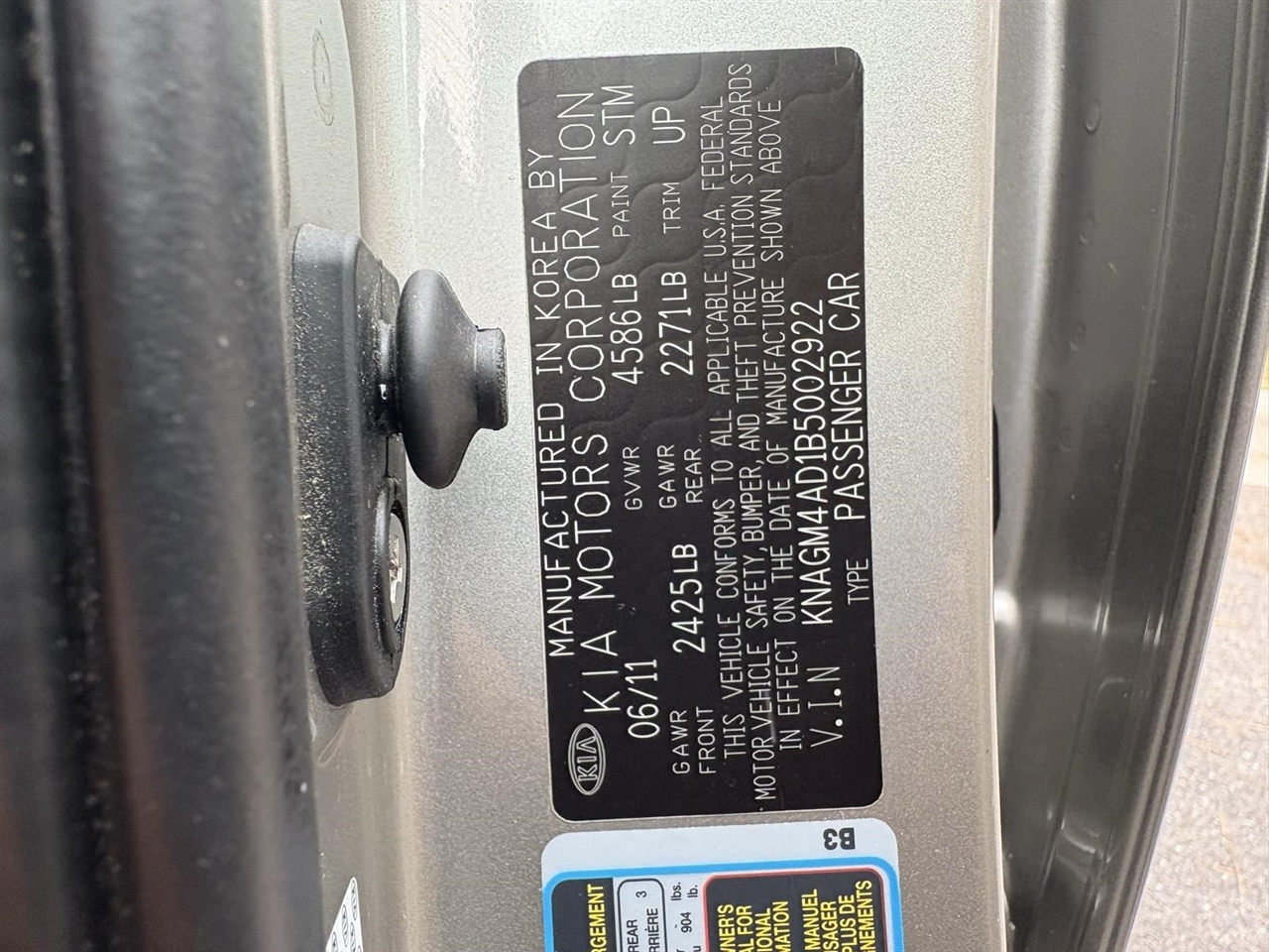 Kia Optima Hybrid Sedan 2011