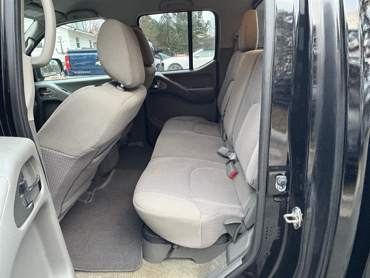 Nissan Frontier S Crew Cab 5AT 2WD 2017