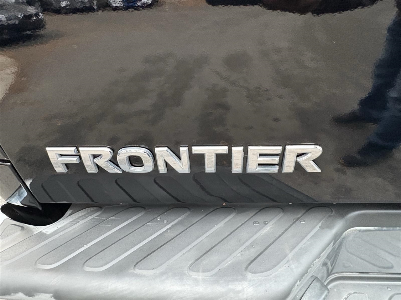 Nissan Frontier S Crew Cab 5AT 2WD 2017