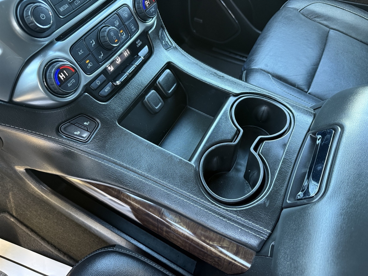 Chevrolet Suburban  2018