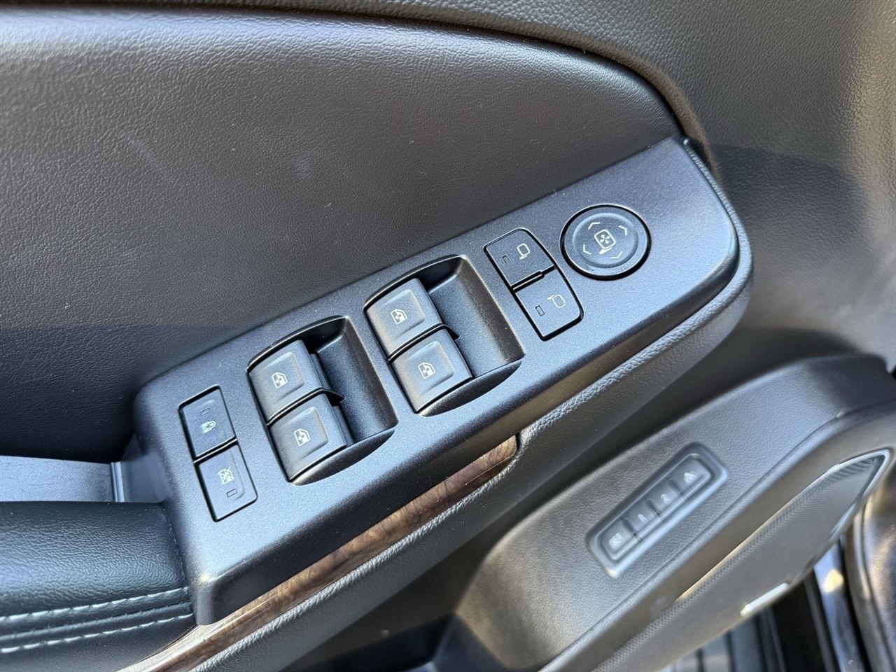 Chevrolet Suburban  2018