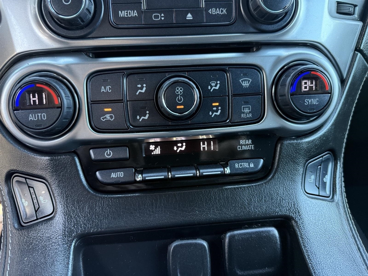 Chevrolet Suburban  2018