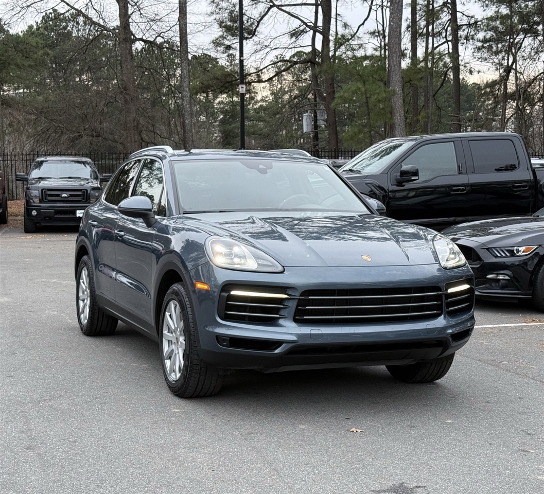 2019 Porsche Cayenne Base's photo
