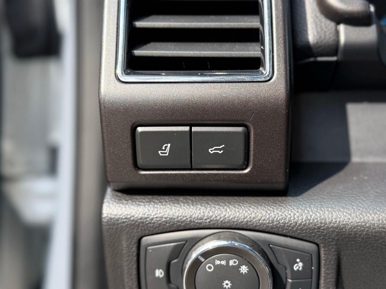 Ford Expedition  2021