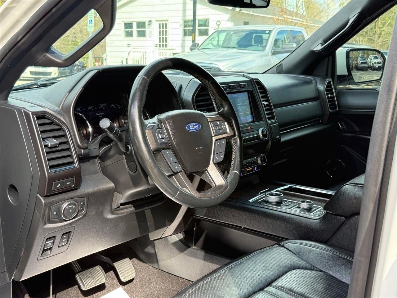 Ford Expedition  2021