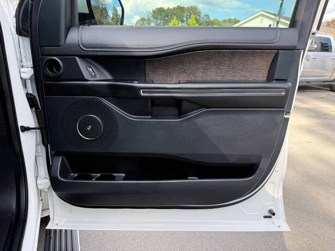 Ford Expedition  2021