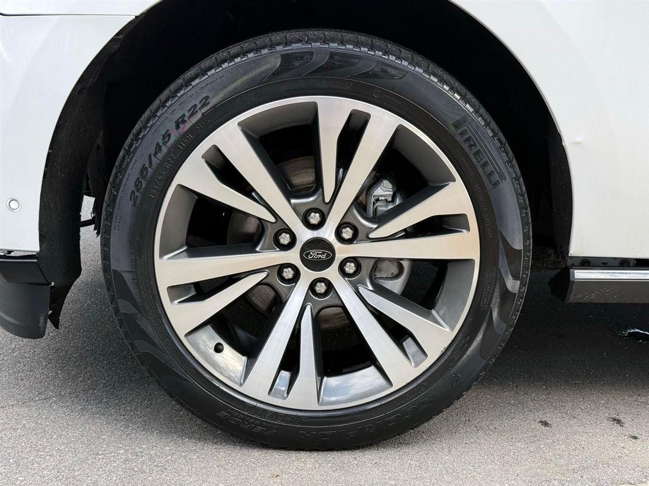 Ford Expedition  2021