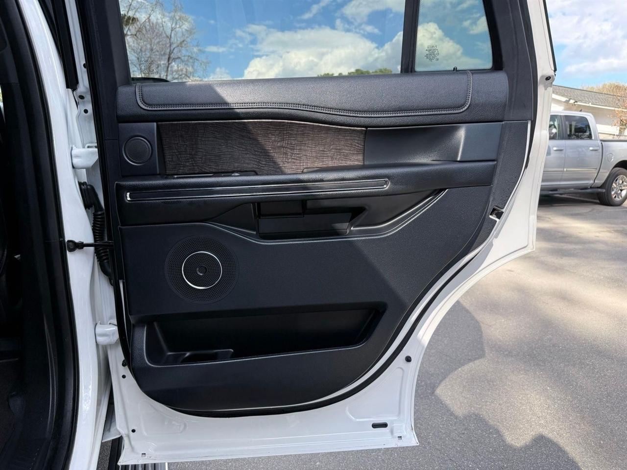 Ford Expedition  2021