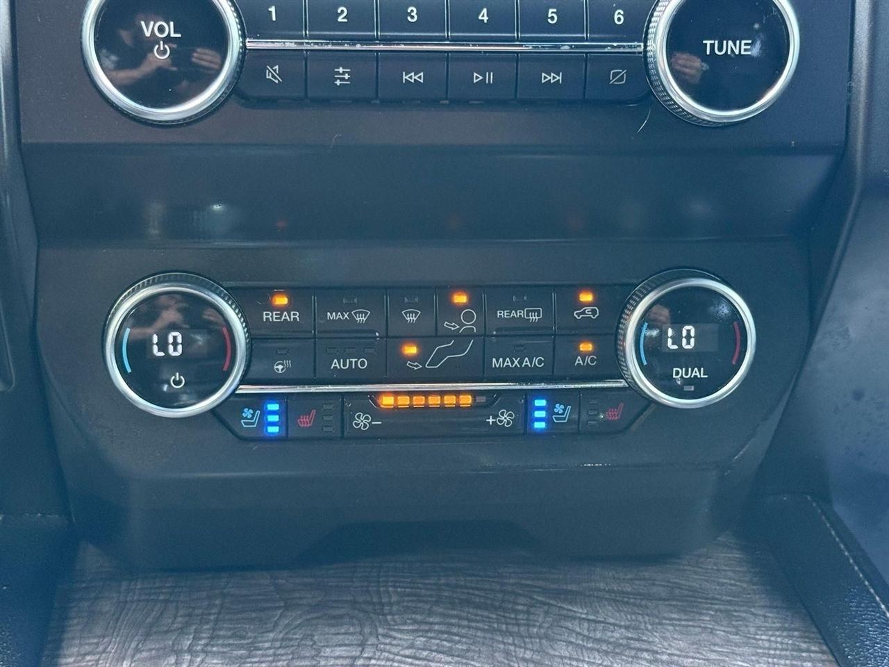 Ford Expedition  2021