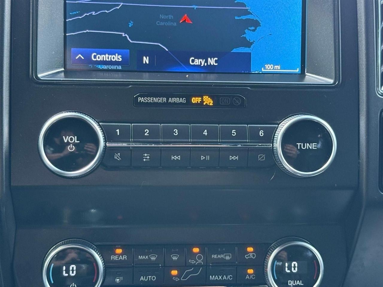 Ford Expedition  2021