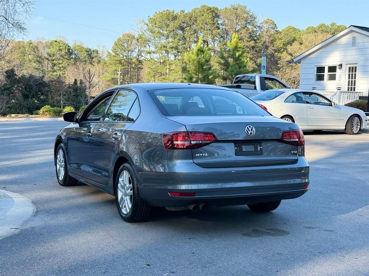 Volkswagen Jetta  2018