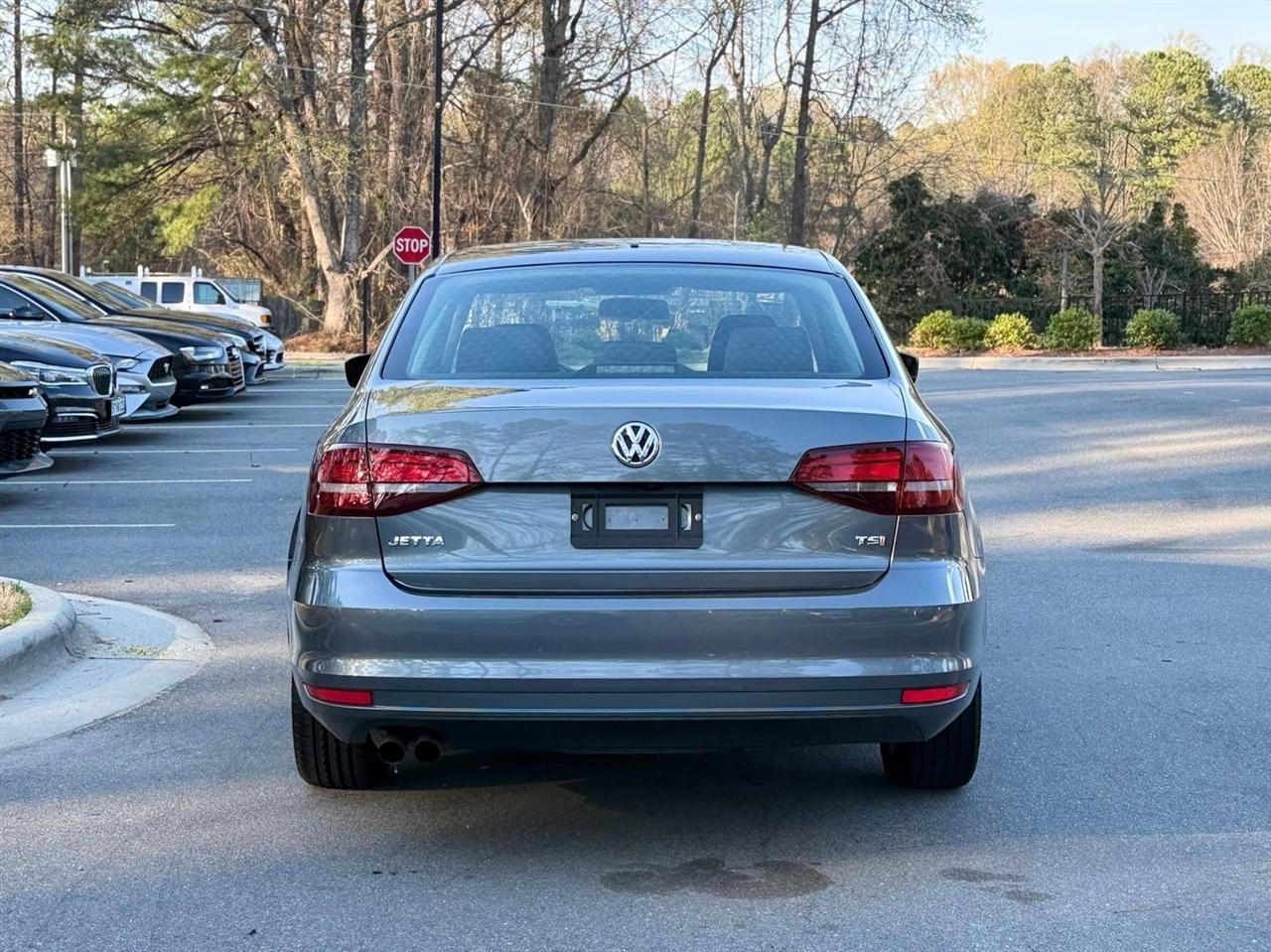 Volkswagen Jetta  2018
