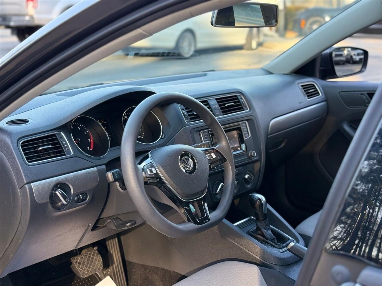 Volkswagen Jetta  2018