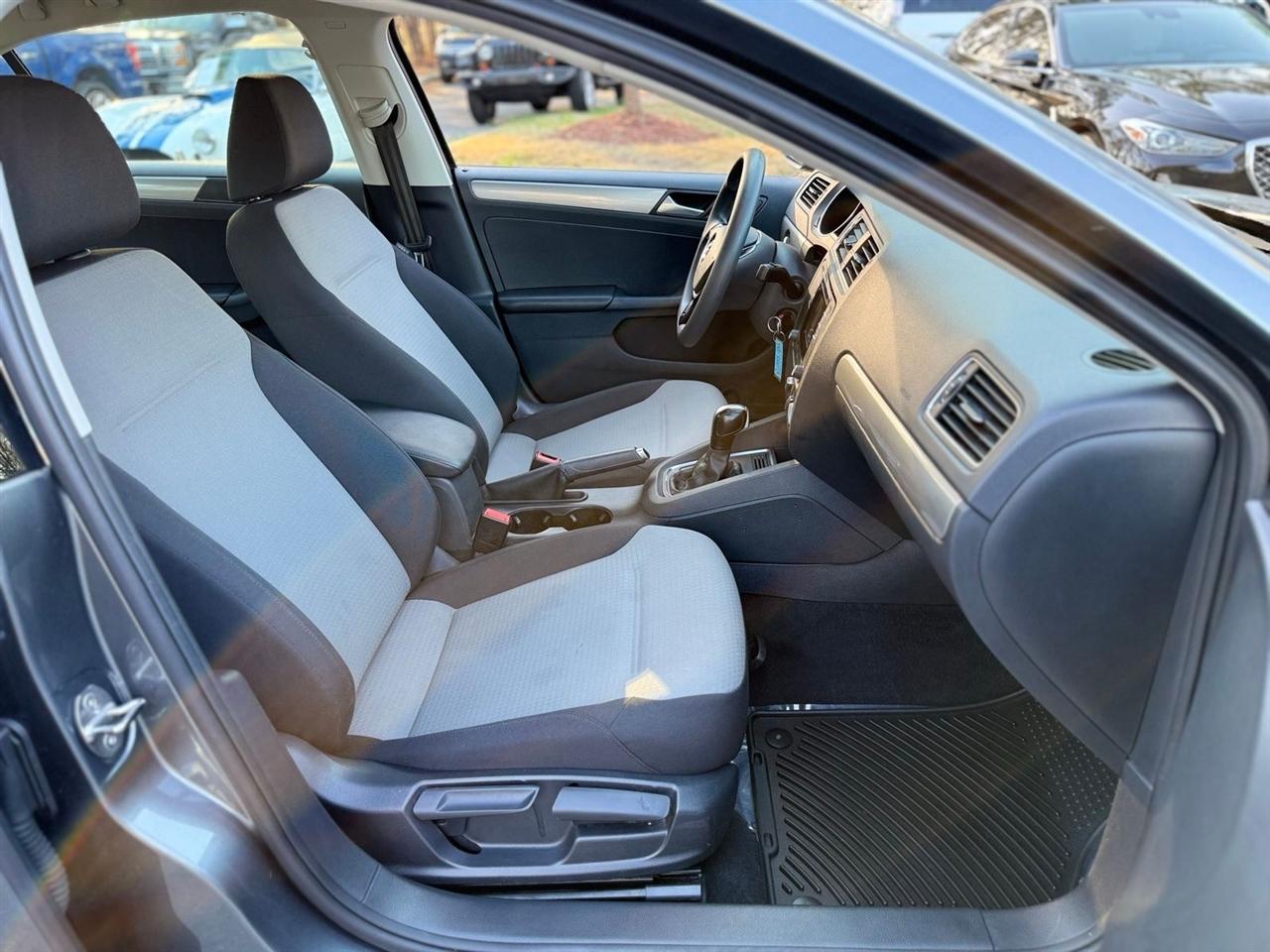 Volkswagen Jetta  2018