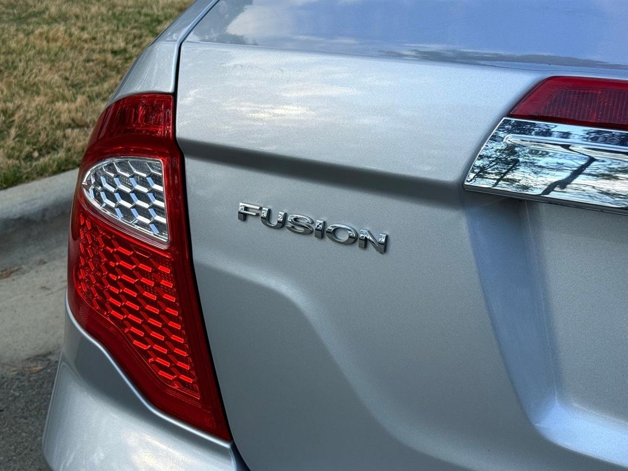 Ford Fusion Hybrid  2010