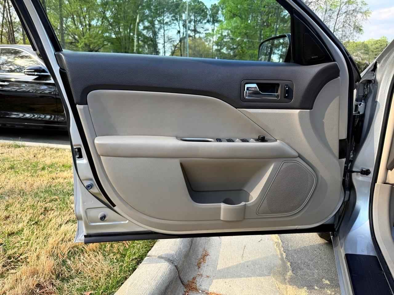 Ford Fusion Hybrid  2010