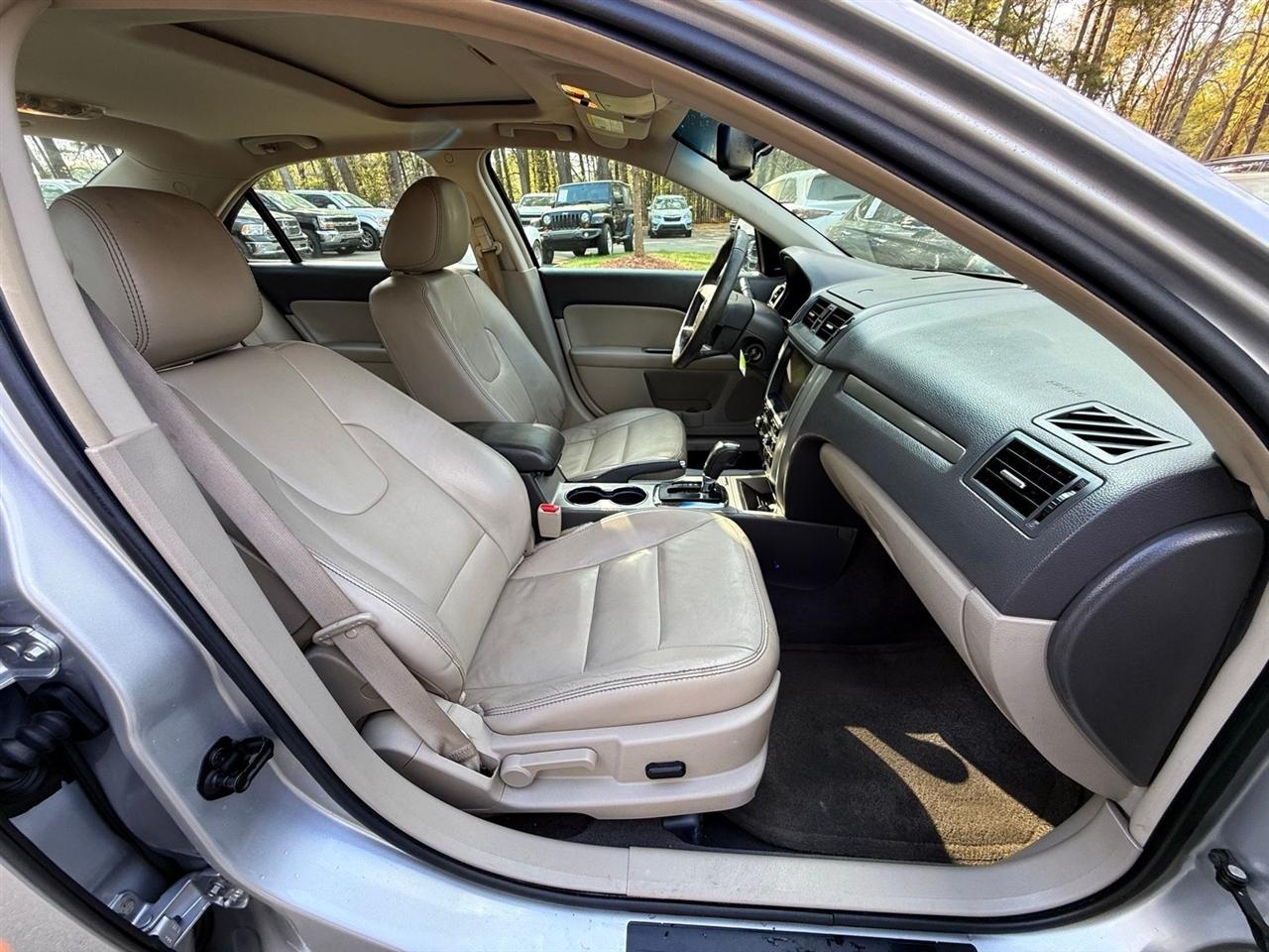 Ford Fusion Hybrid  2010