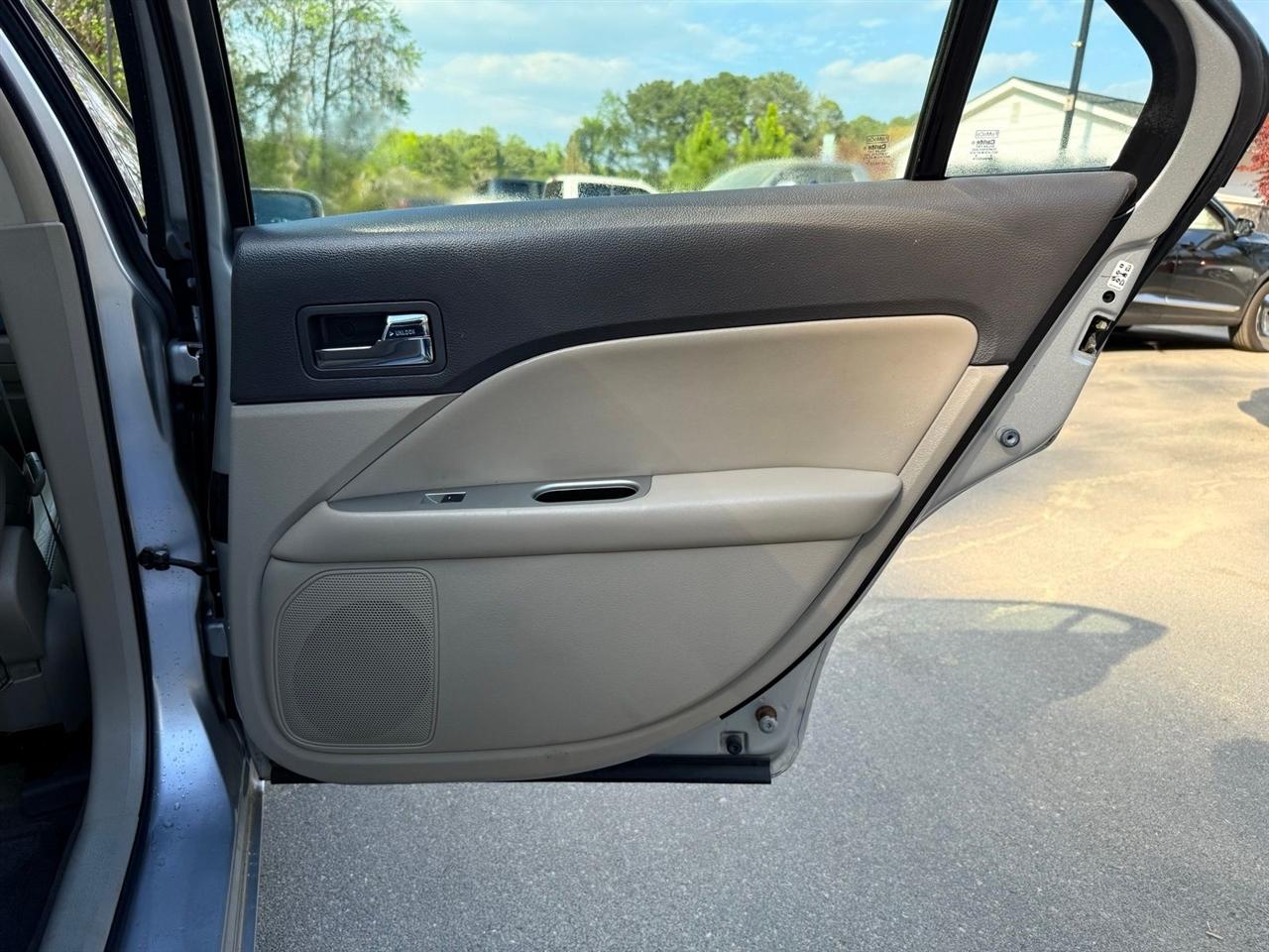 Ford Fusion Hybrid  2010