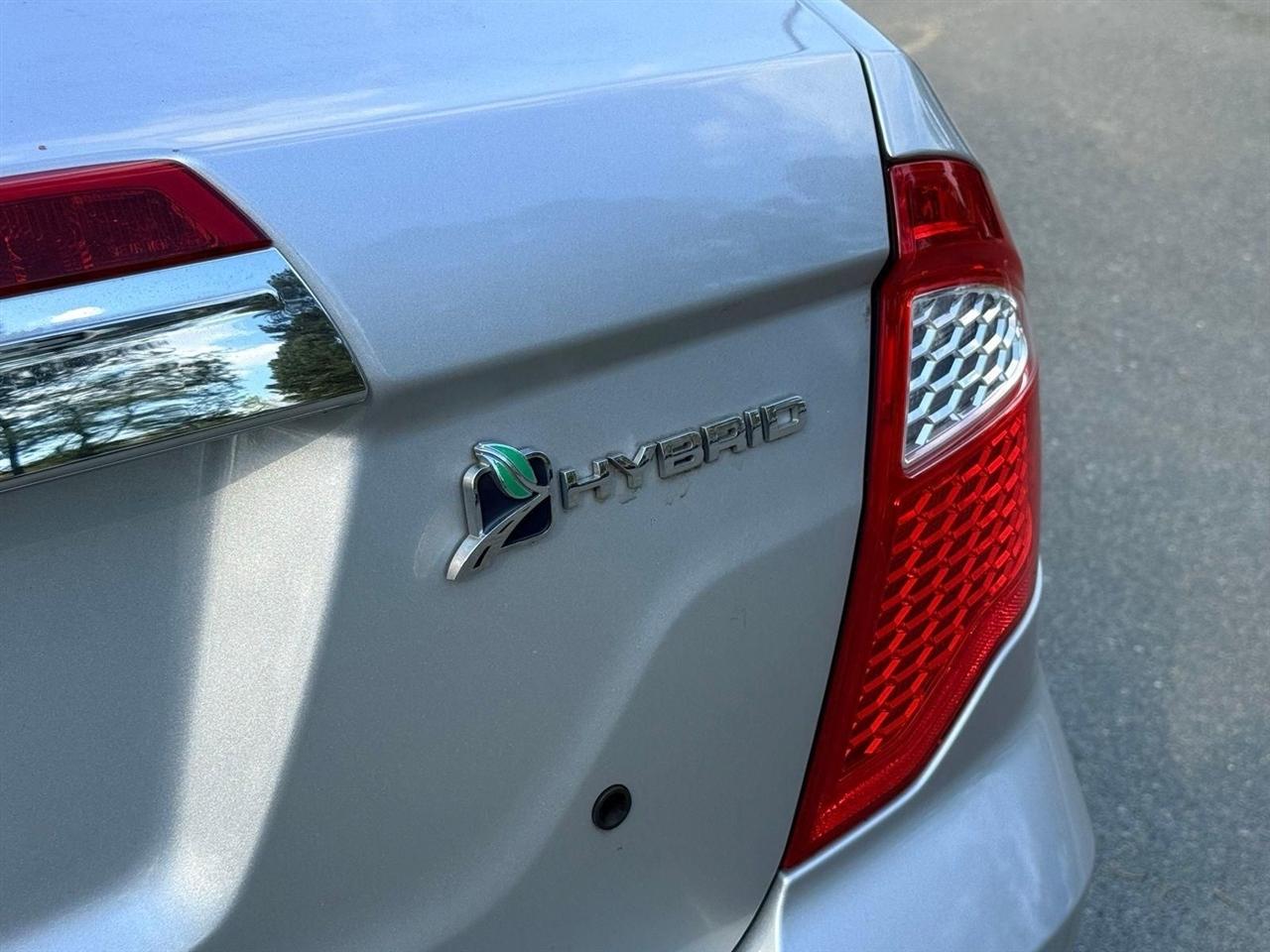 Ford Fusion Hybrid  2010