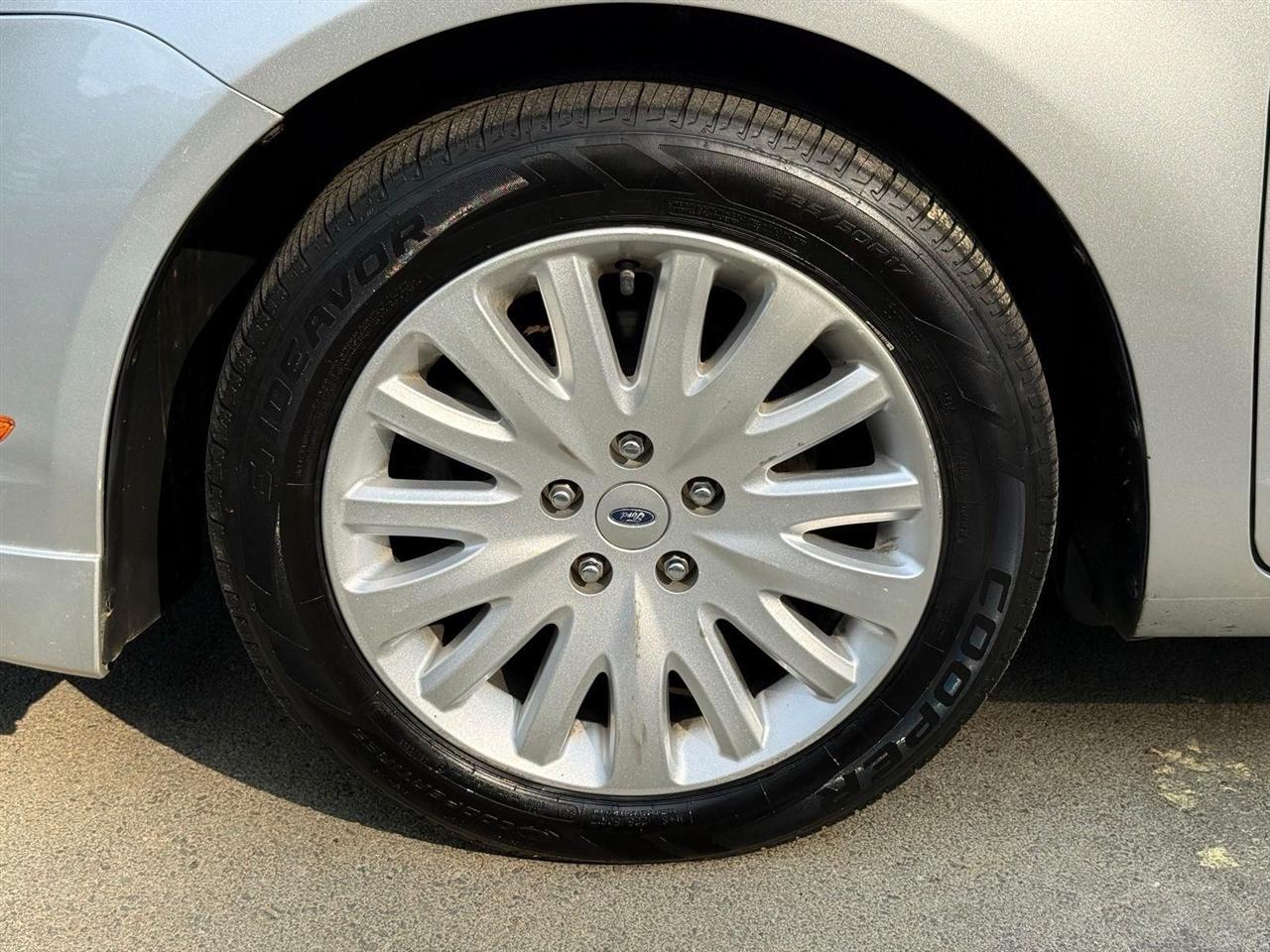 Ford Fusion Hybrid  2010