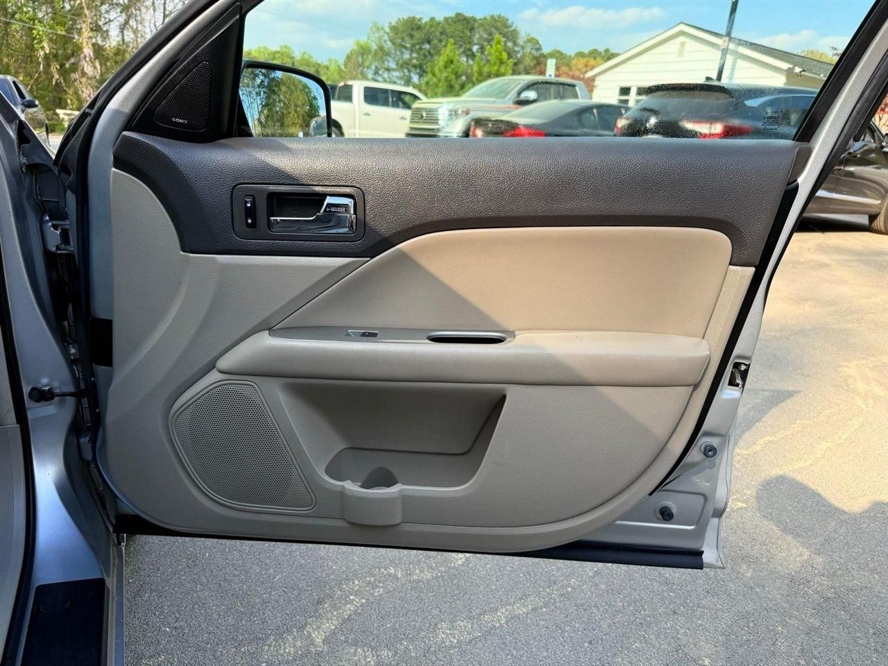 Ford Fusion Hybrid  2010