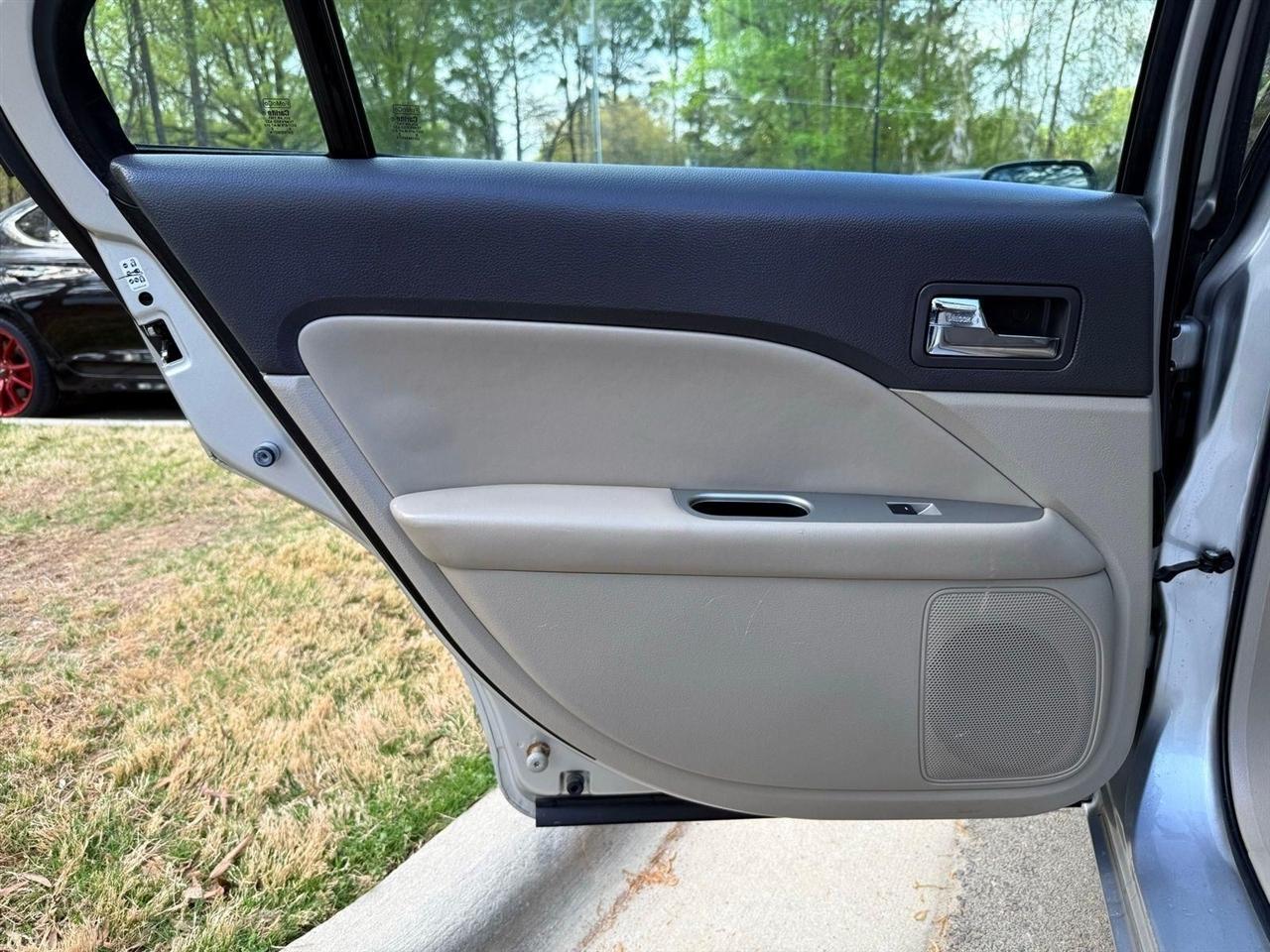 Ford Fusion Hybrid  2010