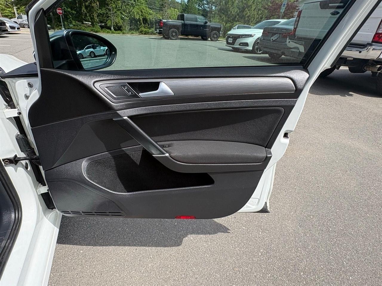 Volkswagen Golf SportWagen  2018