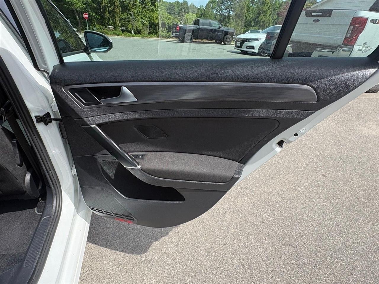 Volkswagen Golf SportWagen  2018