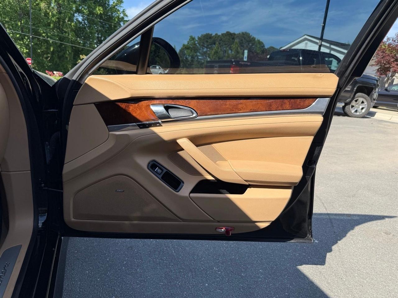 Porsche Panamera  2012