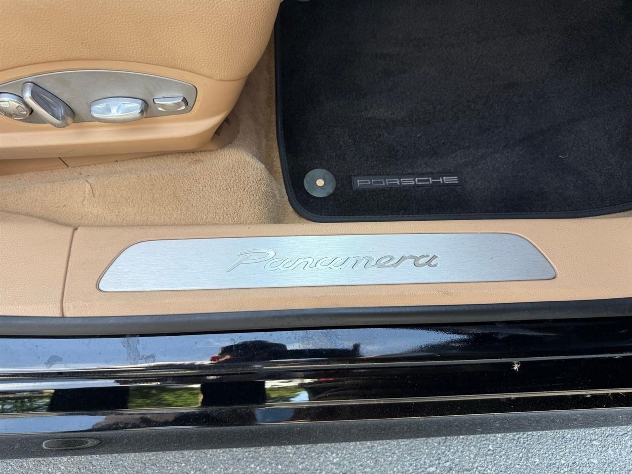 Porsche Panamera  2012