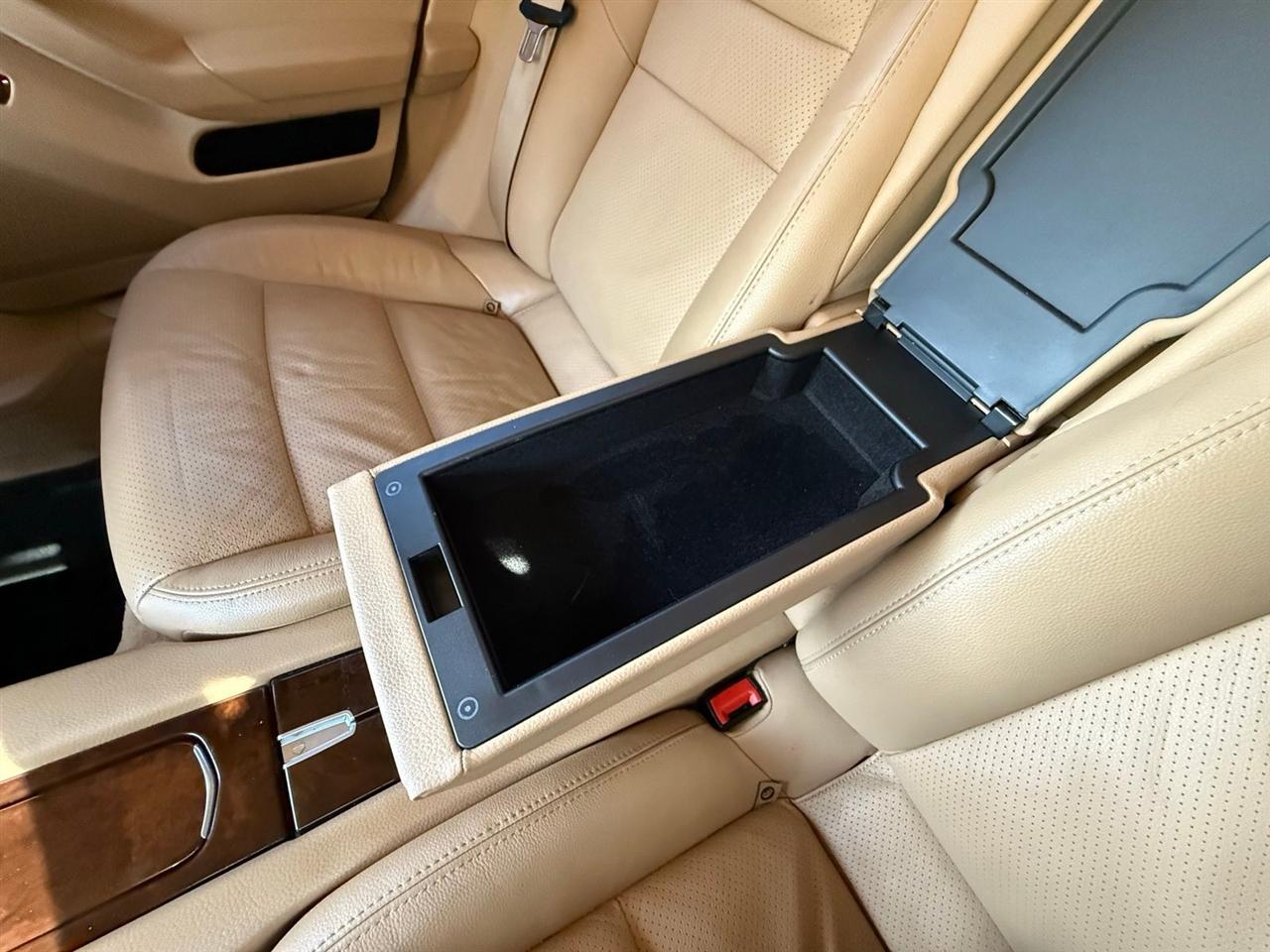 Porsche Panamera  2012