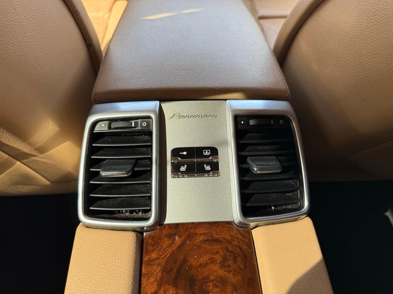 Porsche Panamera  2012