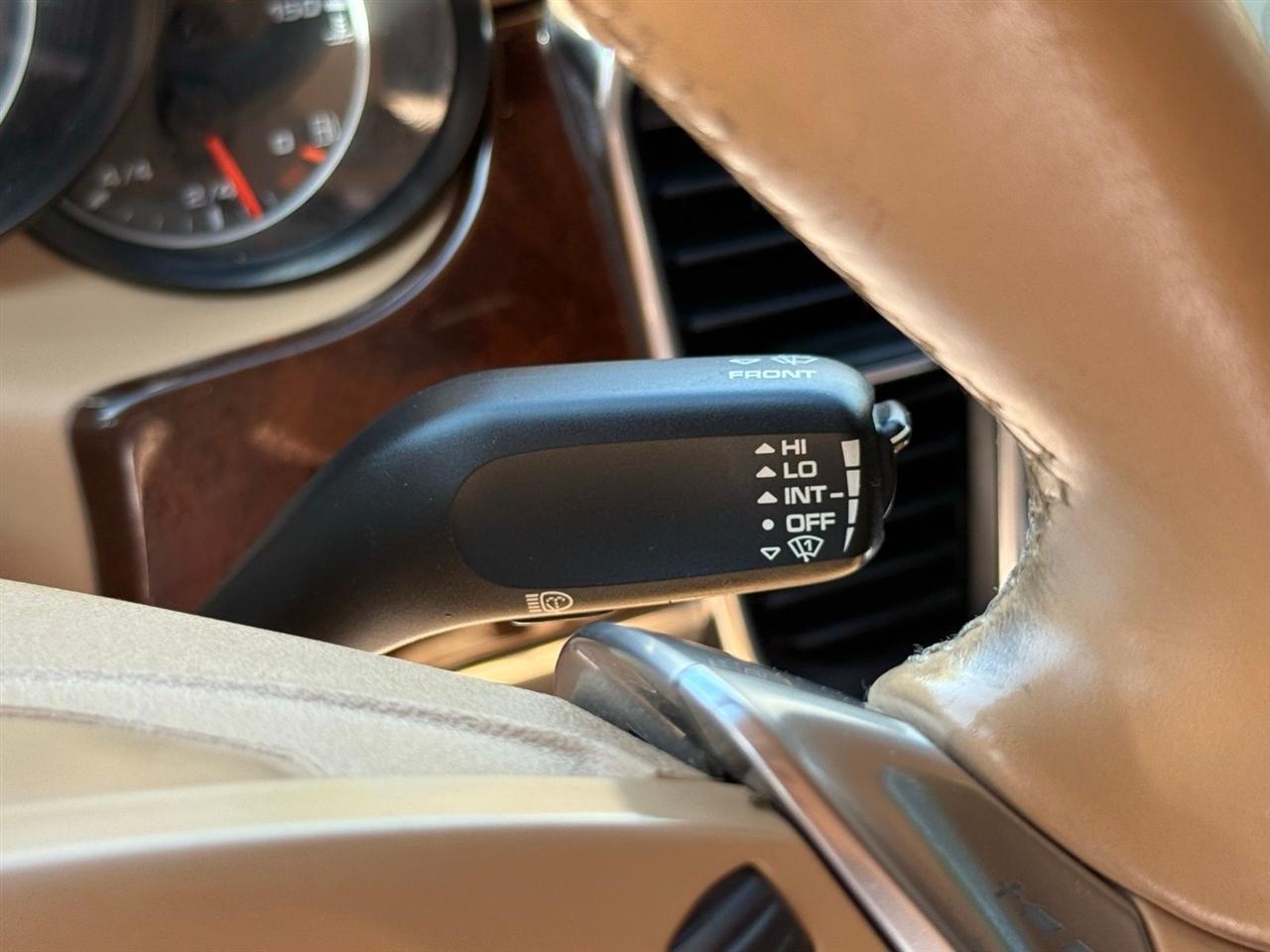 Porsche Panamera  2012