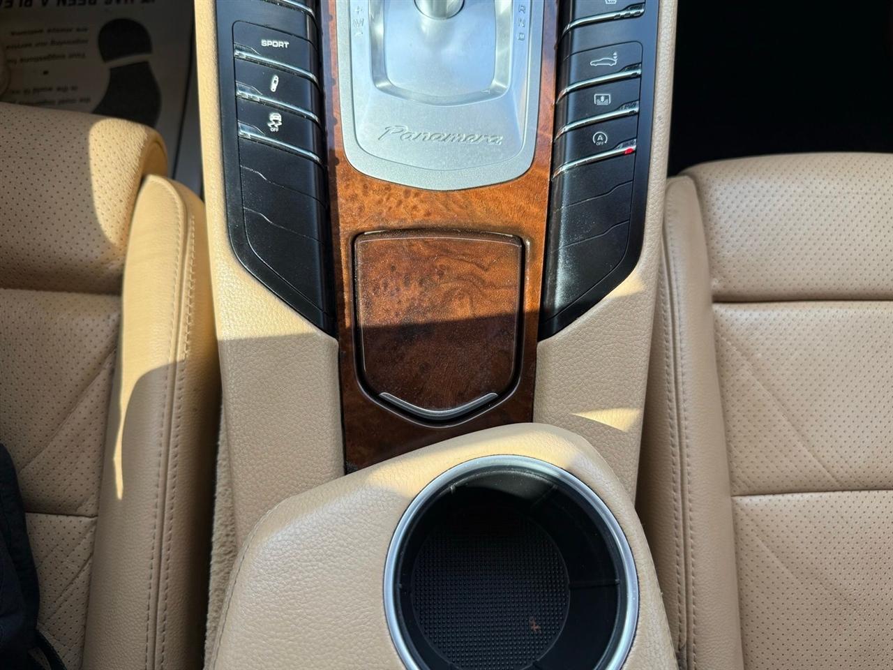 Porsche Panamera  2012