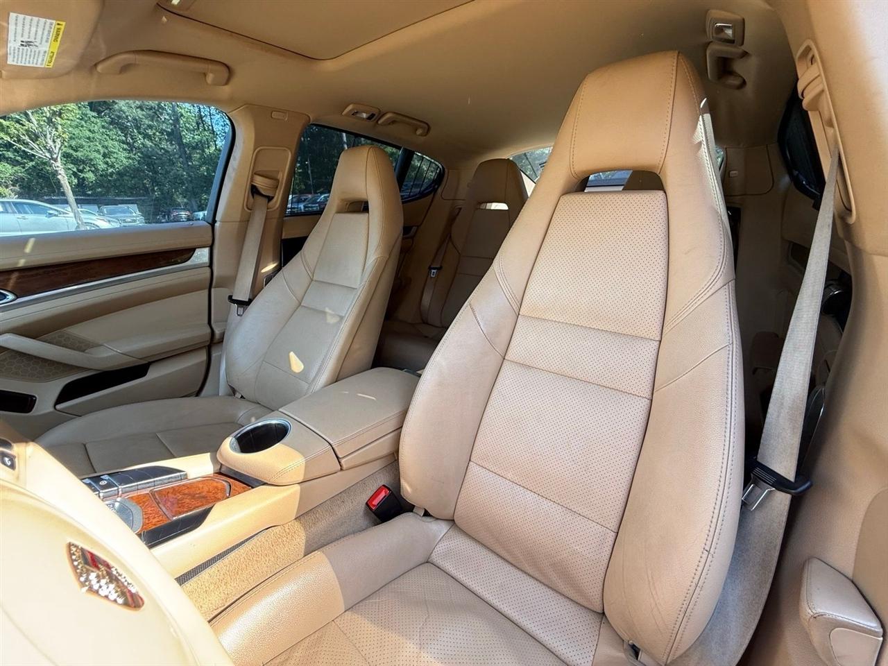 Porsche Panamera  2012