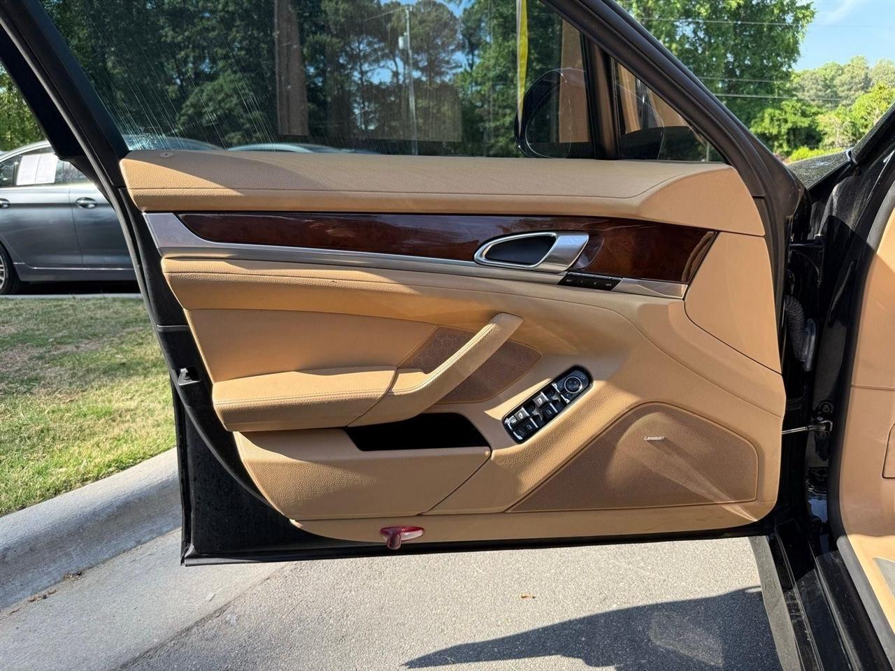 Porsche Panamera  2012