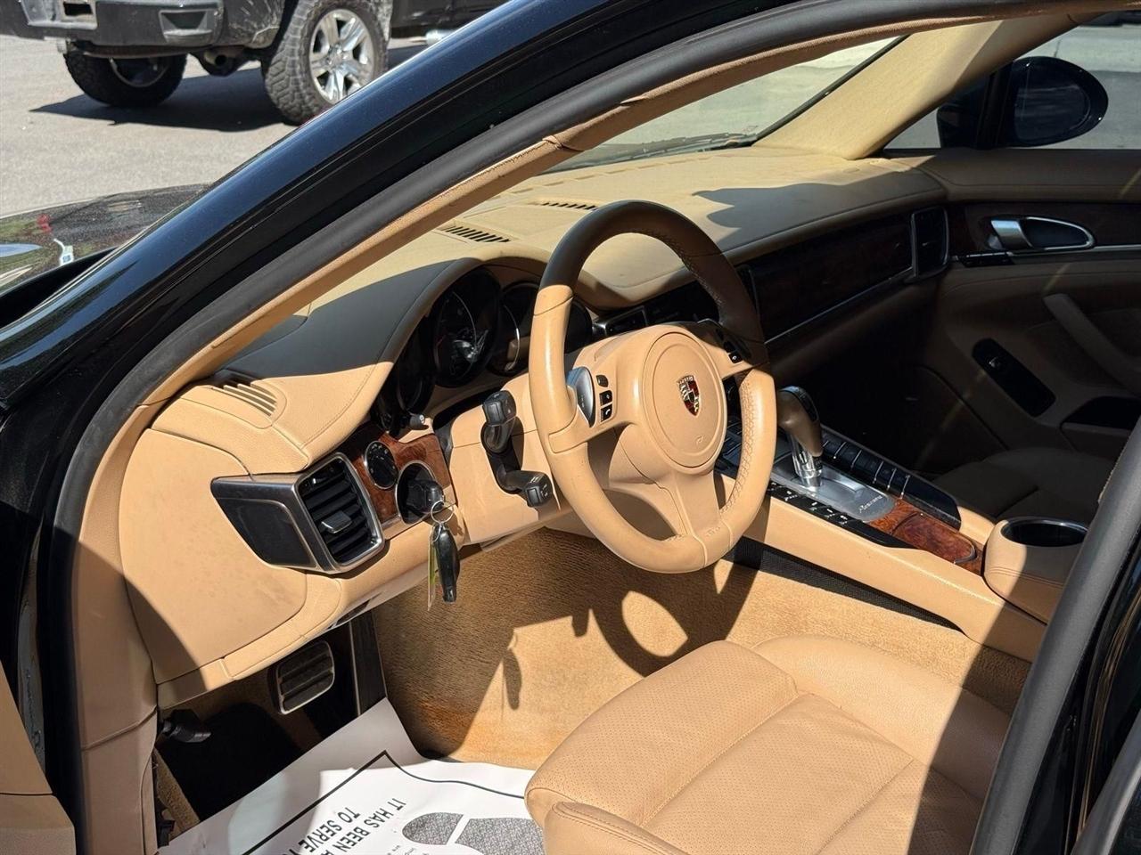 Porsche Panamera  2012