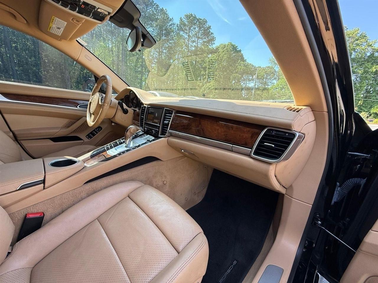 Porsche Panamera  2012