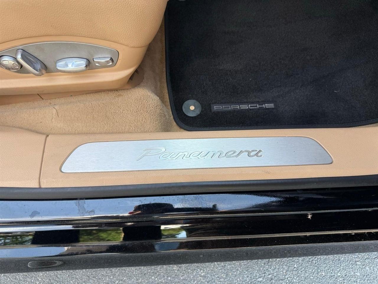 Porsche Panamera  2012