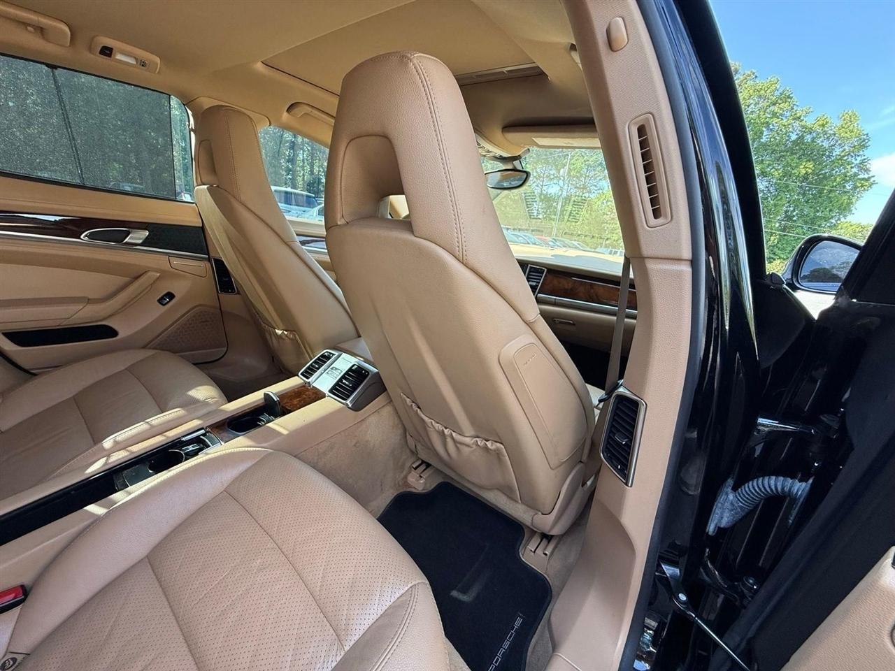 Porsche Panamera  2012