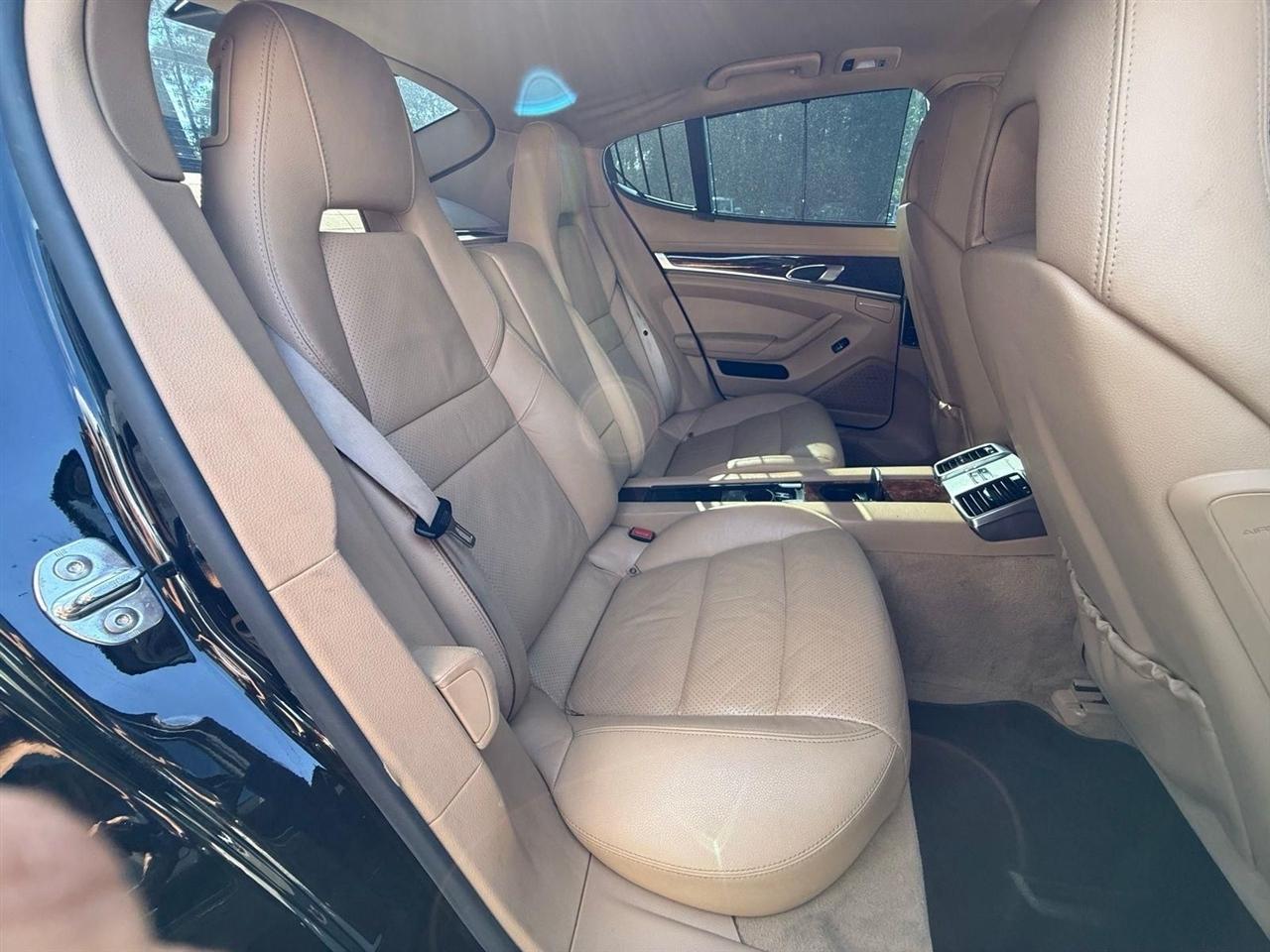 Porsche Panamera  2012