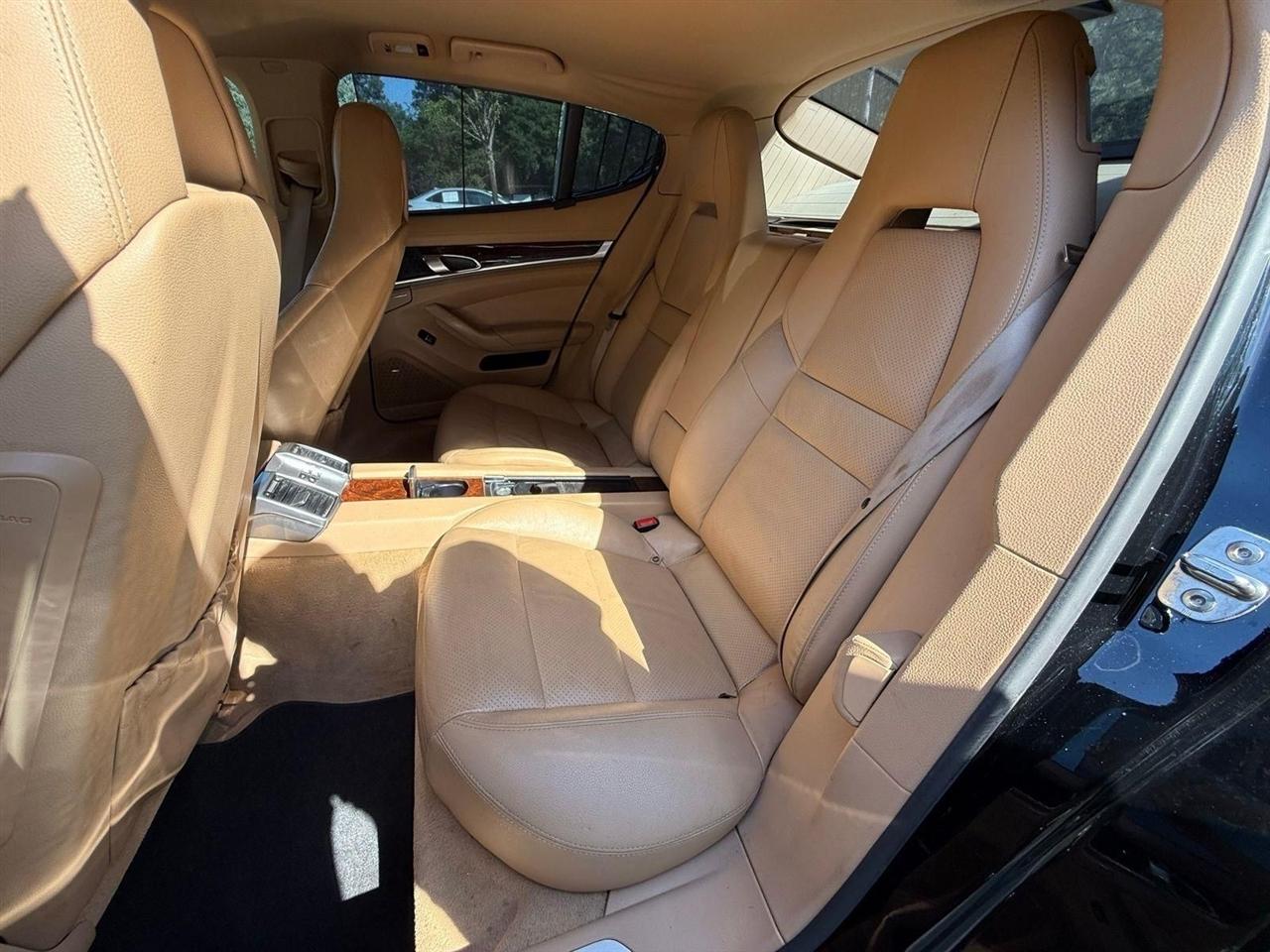 Porsche Panamera  2012