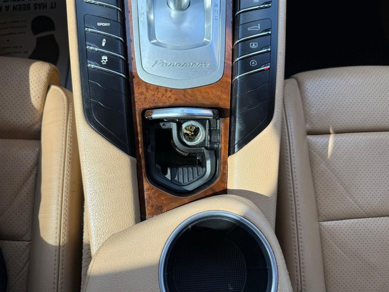 Porsche Panamera  2012