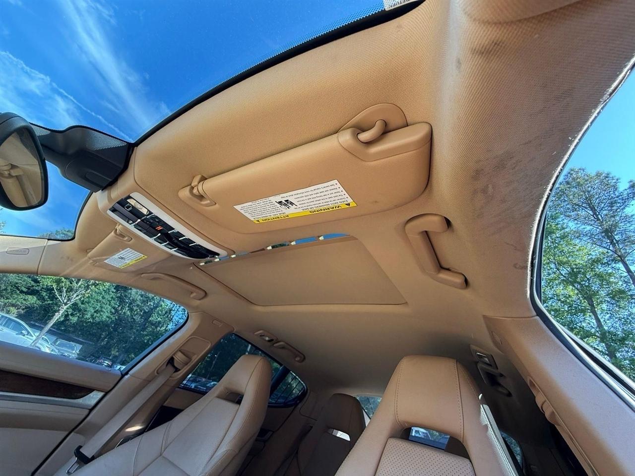 Porsche Panamera  2012