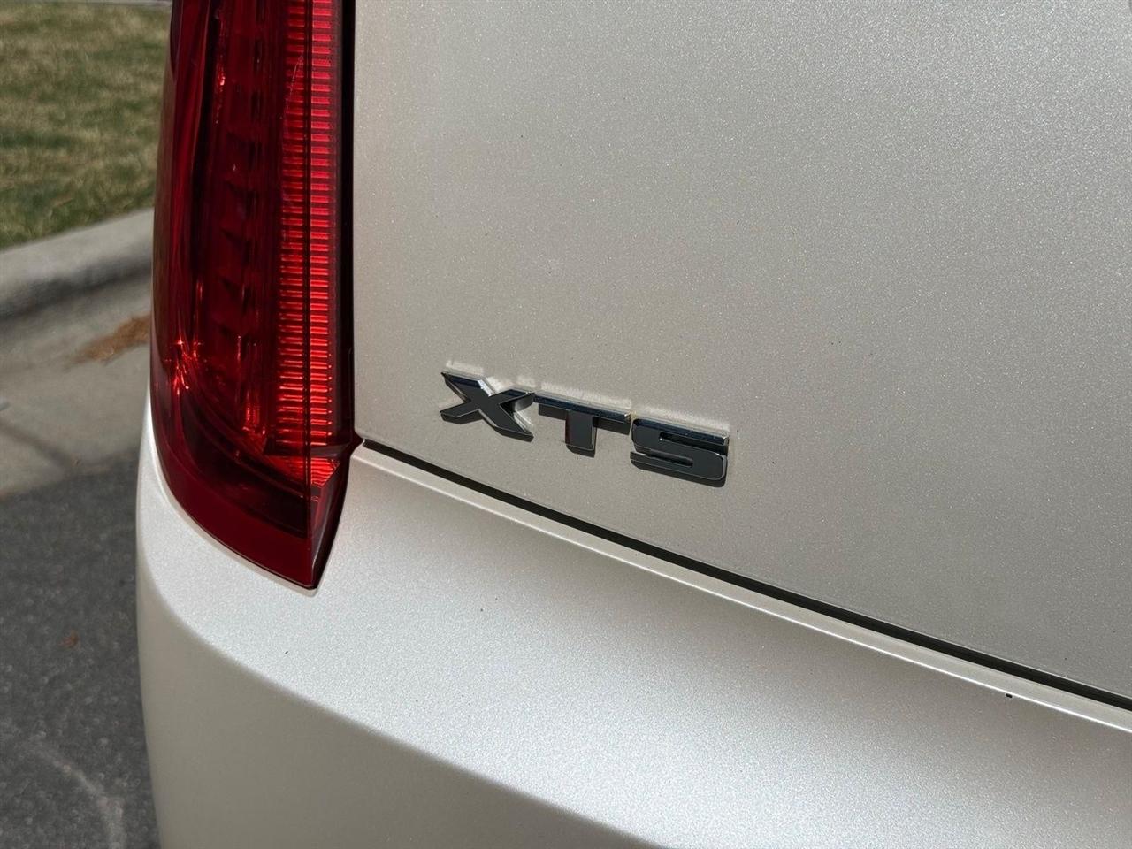 Cadillac XTS  2013