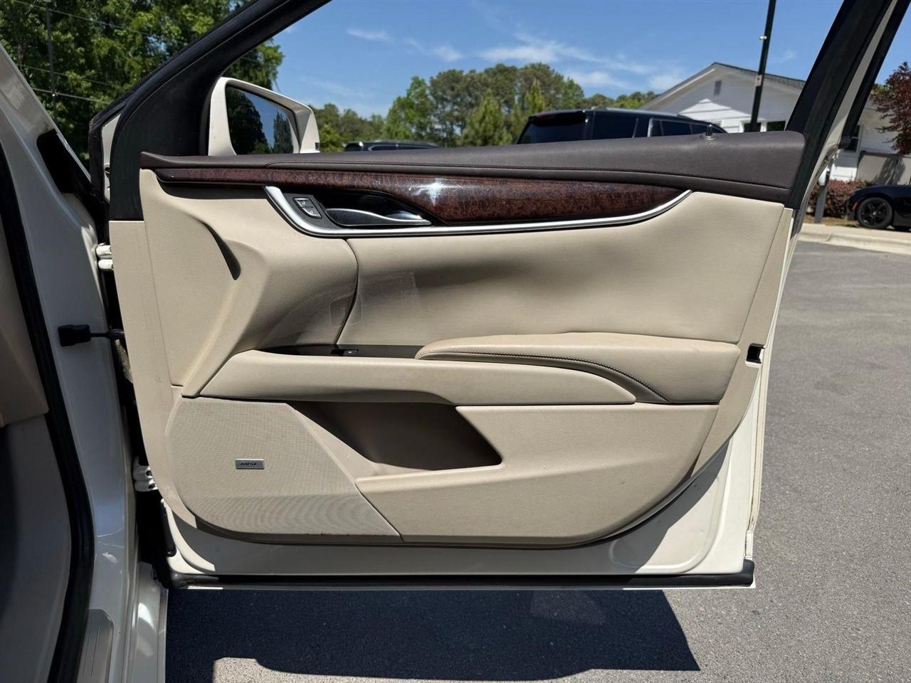 Cadillac XTS  2013