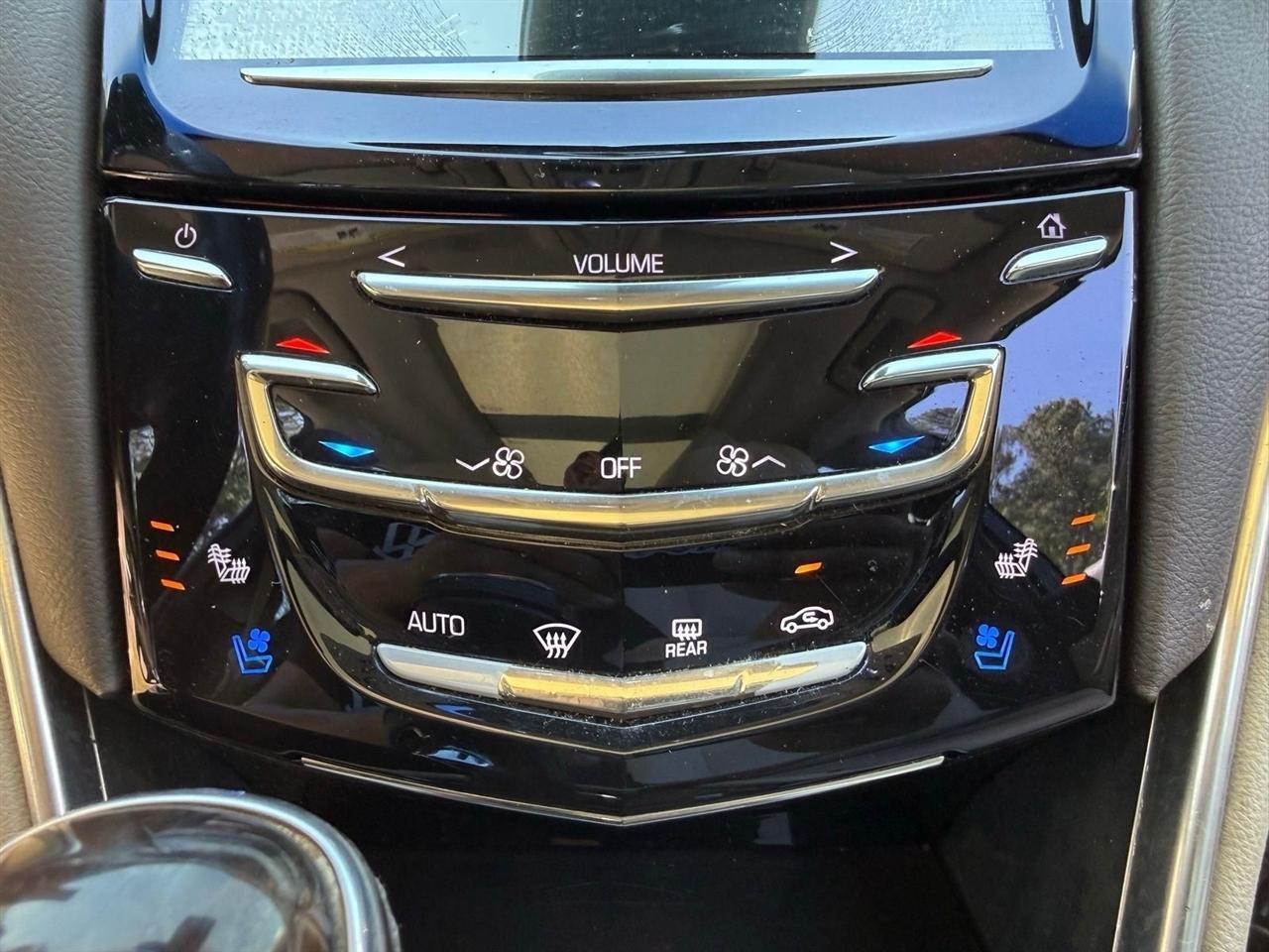 Cadillac XTS  2013