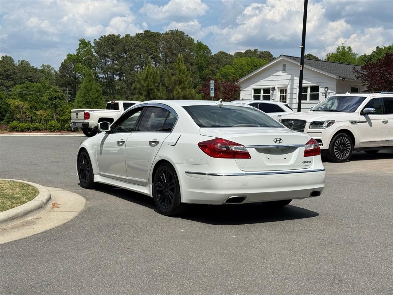 Hyundai Genesis  2012